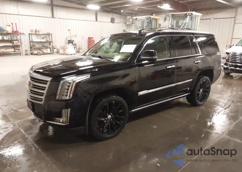 2015 Cadillac Escalade Platinum z USA, uszkodzony, nr VIN 1GYS4PKJ9FR745825